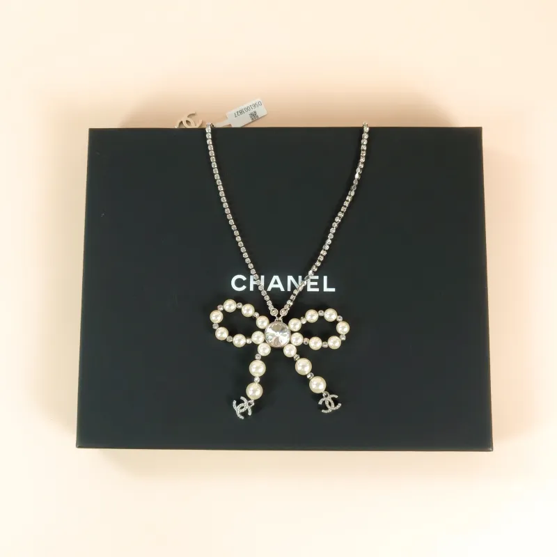 Chanel Necklace Necklace White Pearl One Size 49cm โ cover view 4 of 8