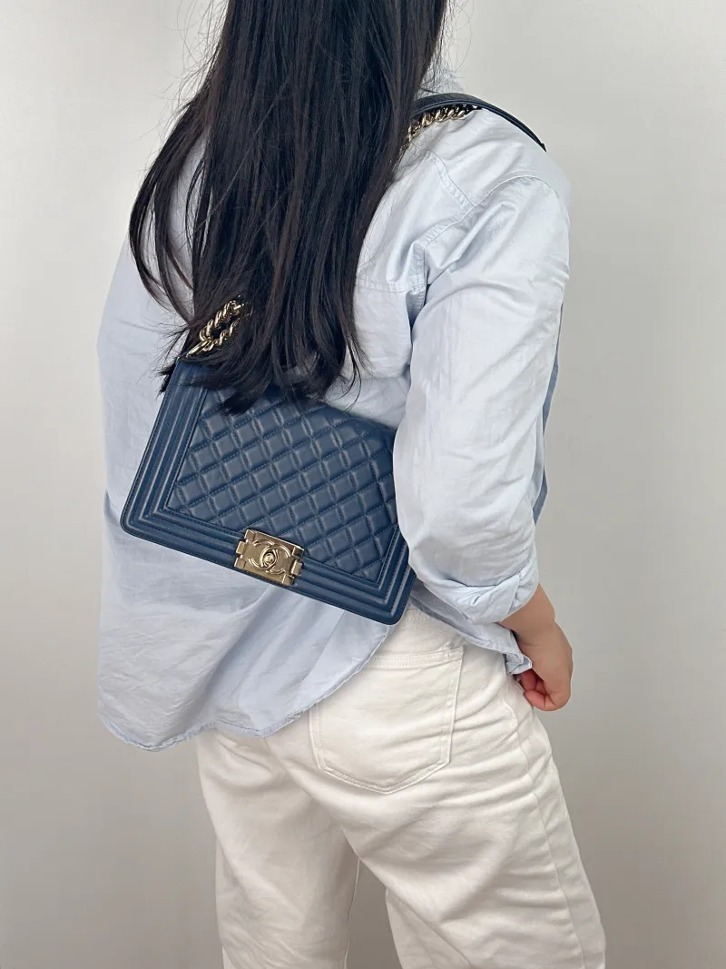 Chanel Crossbody Bag Le Boy​Navy Medium25 × 9 × 15 cm — on-model view 2 of 2