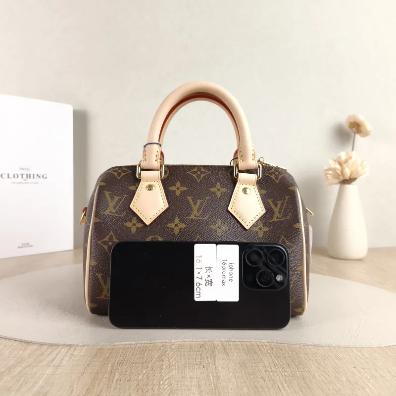 Louis Vuitton Crossbody Bag Speedy20 Shoulder Strap PVC Small 20.5 × 12 × 13.5 cm — cover view 2 of 5
