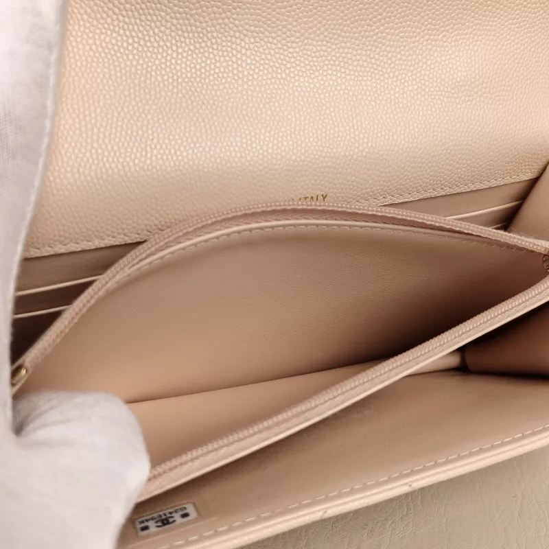 Chanel Crossbody Bag Edition woc Beige Calfskinmini19.2 × 7 × 12.3 cm — detail view 11 of 15