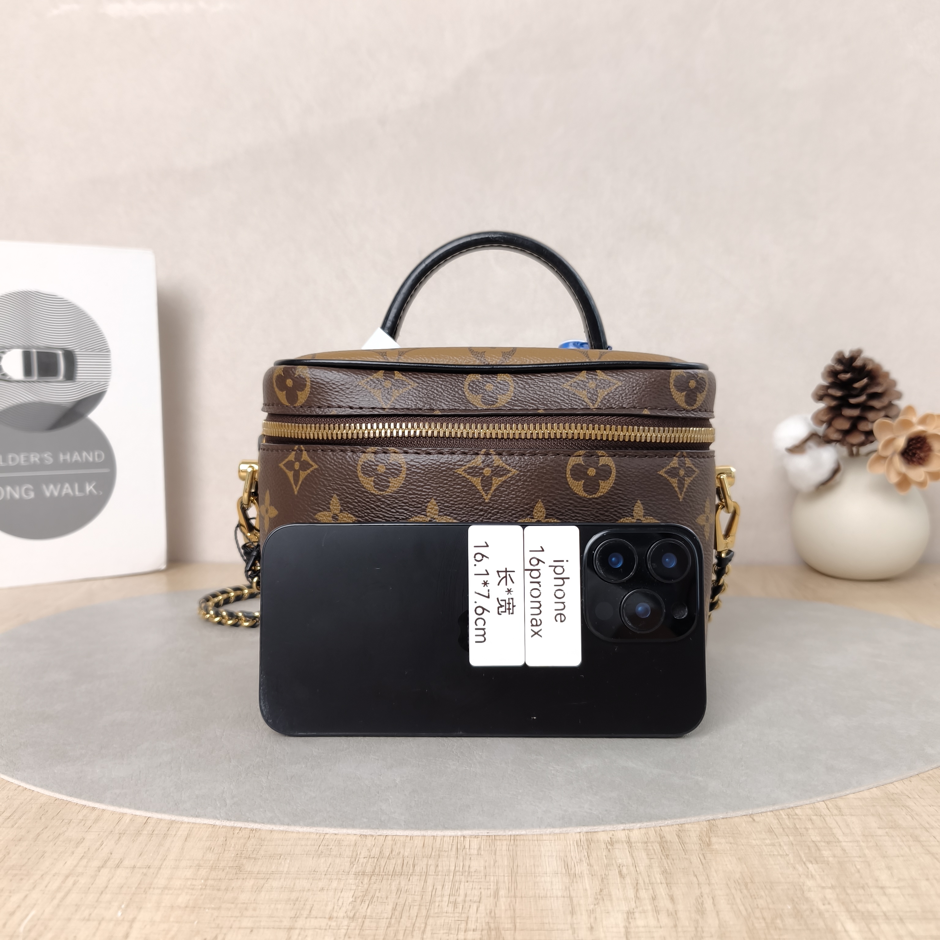 Louis Vuitton Shoulder Bag VANITY Cosmetic Bag Monogram PVC Small19 × 11 × 13 cm — cover view 4 of 6