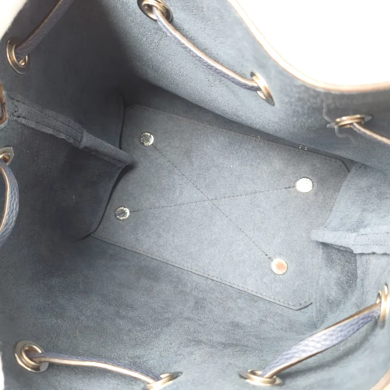 Louis Vuitton Crossbody Bag BELLA · Calfskin One Size 22 × 14 × 19 cm — detail view 3 of 11