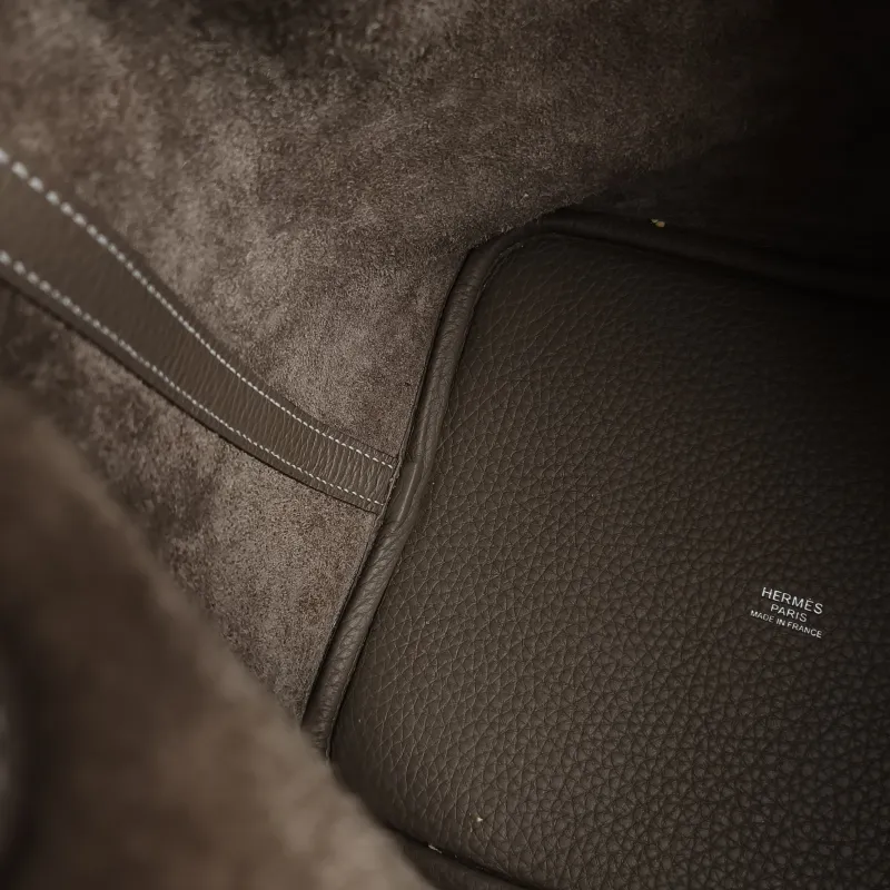 Hermès Top Handle Bag Picotin Lock 22 22 18 TC Calfskin Medium 22 × 17 × 21 cm W — detail view 2 of 10
