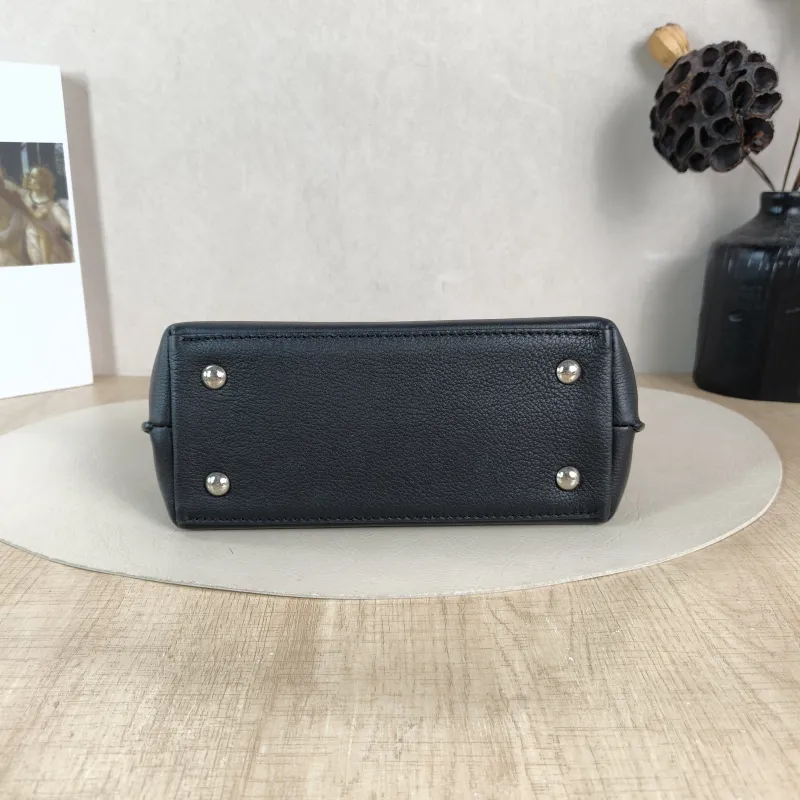 Louis Vuitton Crossbody Bag Lockme Ever Top Handle Bag Black Calfskin Mini 23 × 10 × 17 cm — cover view 4 of 5