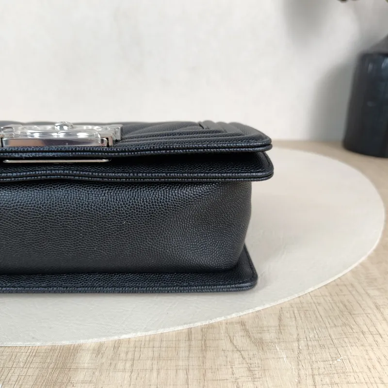 Chanel Crossbody Bag v leboy Black Grained Calfskin Small 20.5 × 8.5 × 12 cm 29 — detail view 7 of 11
