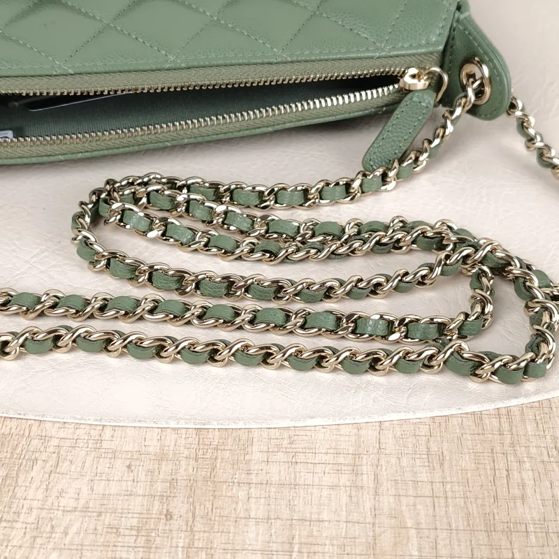 Chanel Crossbody Bag Green Grained Calfskin One Size 21 × 5 × 12 cm — detail view 3 of 12