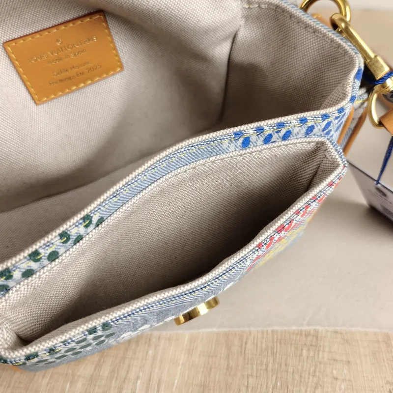 Louis Vuitton Crossbody Bag CARGO Camera Bag Colorblock Mini 23 × 10 × 14 cm — detail view 11 of 11