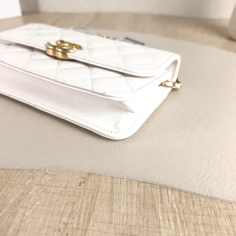 Chanel Crossbody Bag woc White Calfskin Mini 17.2 × 3.3 × 10 cm — detail view 8 of 12