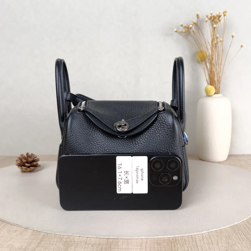 Hermès Crossbody Bag Lindy Mini 19 89Black TC Calfskin Mini 19 × 9.5 × 13 cm K — cover view 6 of 6