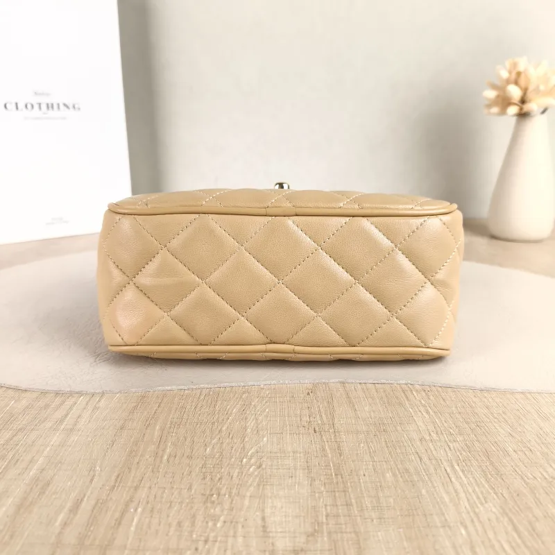 Chanel Crossbody Bag Crossbody Bag Beige Lambskin One Size19 × 8 × 13 cm — cover view 3 of 5