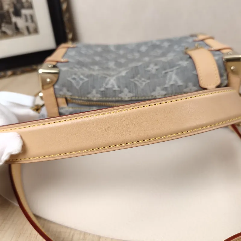Louis Vuitton Crossbody Bag Side Trunk Box Grey Medium23.5 × 8.5 × 16 cm — detail view 4 of 12