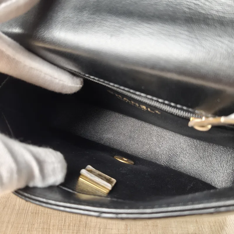 Chanel Crossbody Bag 23p Black Lambskin Mini 20 × 8 × 14 cm — detail view 3 of 12