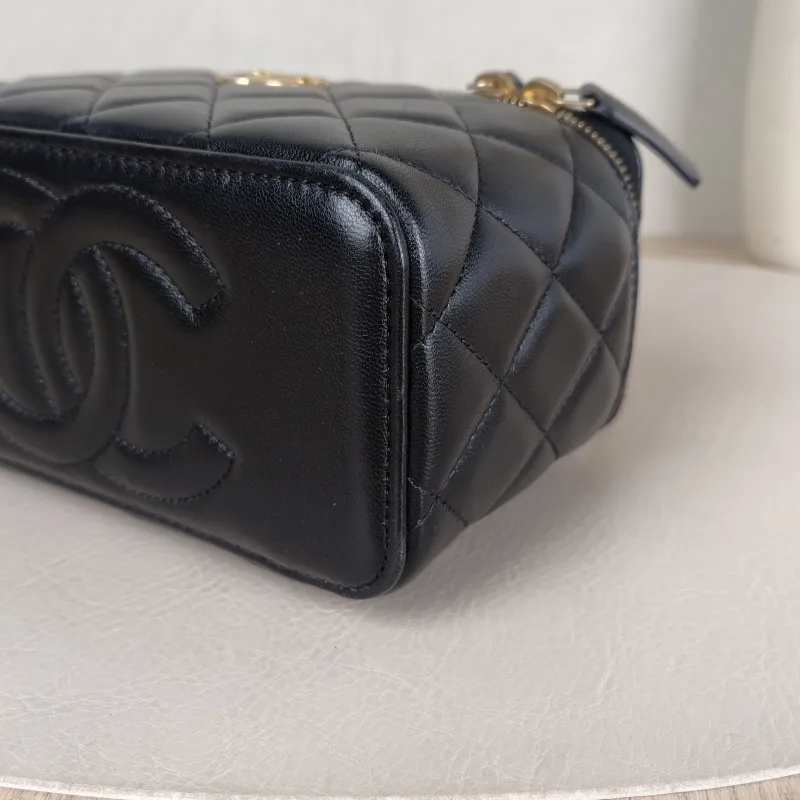 Chanel Crossbody Bag Edition Black Lambskin Mini 16 × 8 × 9.5 cm — detail view 7 of 13