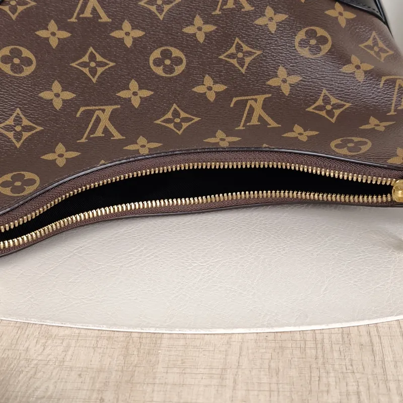 Louis Vuitton Crossbody Bag Boulogne PVC Small26 × 9.5 × 16 cm — detail view 1 of 11