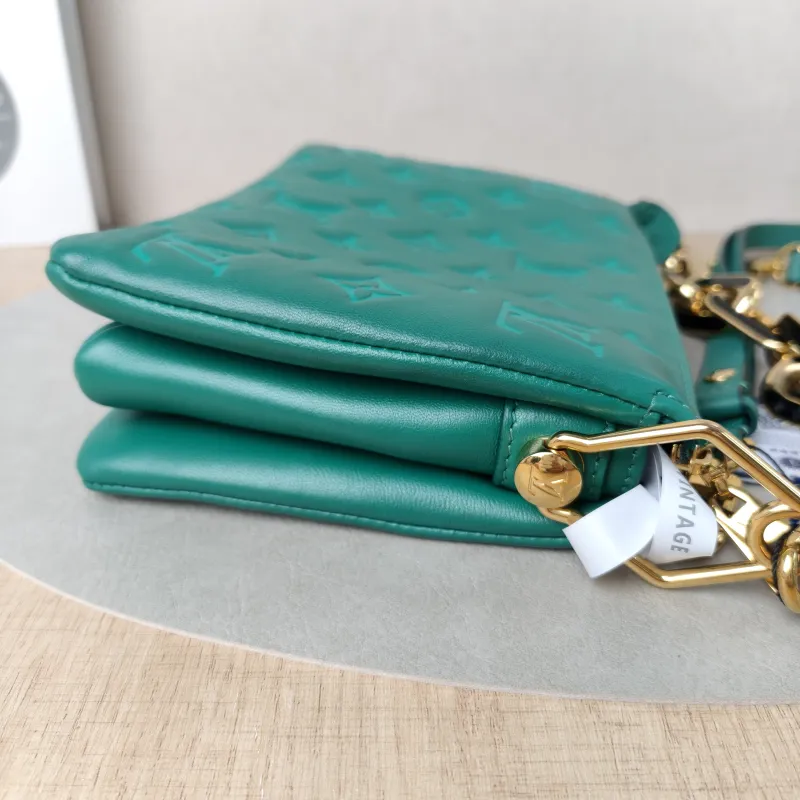 Louis Vuitton Crossbody Bag Coussin BB Green Lambskin BB21 × 7 × 16 cm — detail view 3 of 12