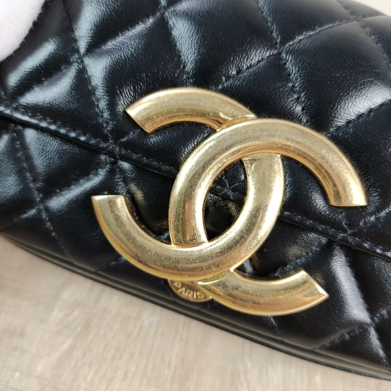 Chanel Crossbody Bag C logo Crossbody Bag Black with Gold-Tone Hardware Lambskin One Size 17 × 4 × 10 cm — detail view 3 of 11