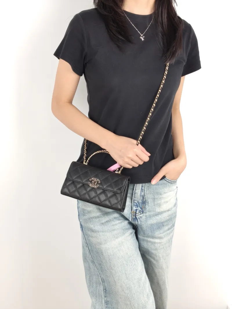 Chanel Crossbody Bag kelly Black Grained Calfskin One Size18 × 4.5 × 10 cm — on-model view 3 of 3