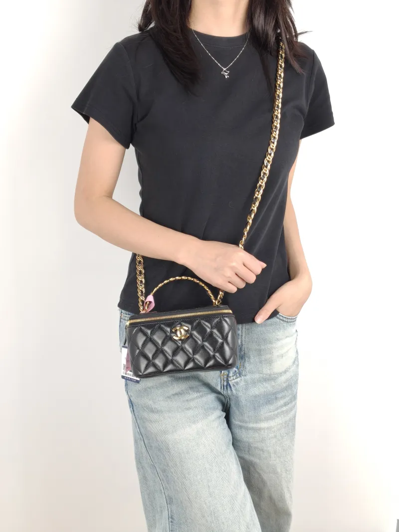 Chanel Crossbody Bag Edition Black Lambskinmini16 × 8 × 9.5 cm — on-model view 2 of 3