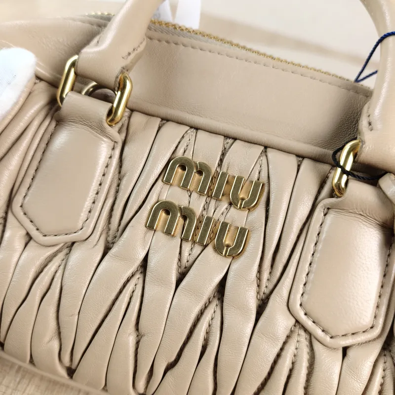 Miumiu Top Handle Bag Arcadie MatelasséCollection Edition Beige Lambskin Medium22 × 7.5 × 10.5 cm — detail view 6 of 12