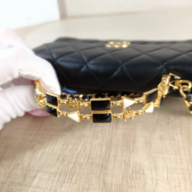 Chanel Crossbody Bag kelly Black Lambskin One Size 18.5 × 4.5 × 10 cm — detail view 8 of 13