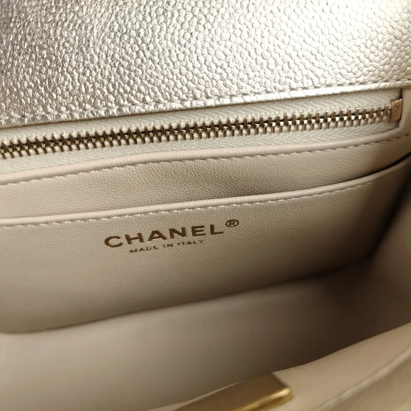 Chanel Crossbody Bag c Grained Calfskin Mini 17 × 8 × 13.5 cm — detail view 5 of 12