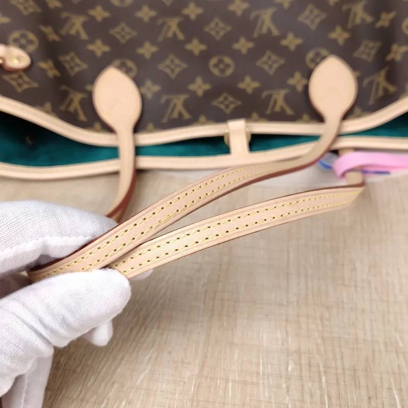 Louis Vuitton Shoulder Bag Neverfull Monogram PVC Medium 31 × 14 × 28 cm — detail view 11 of 12