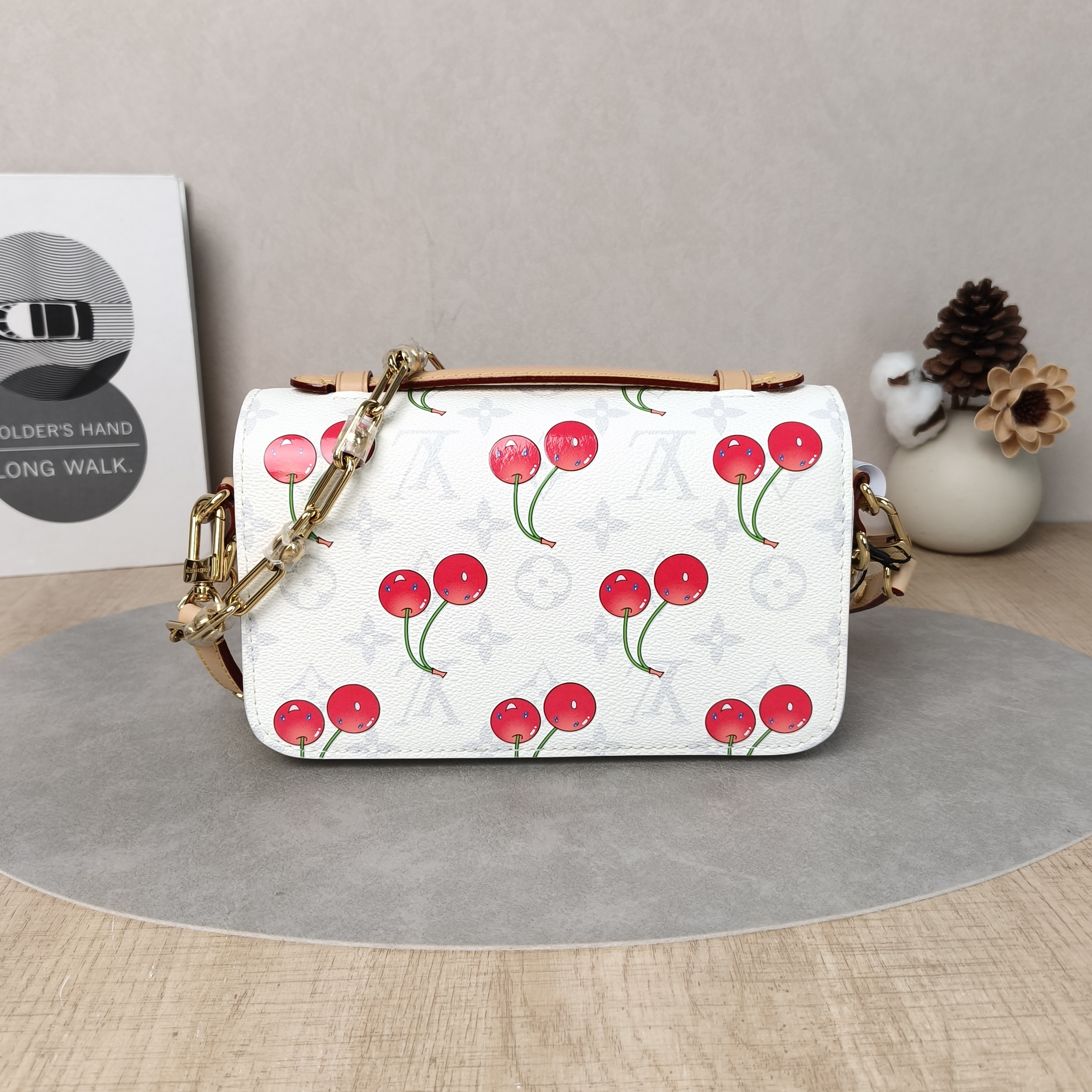 Louis Vuitton Crossbody Bag Pochette Métis East West White · PVC Small21.5 × 6 × 13.5 cm — cover view 4 of 6