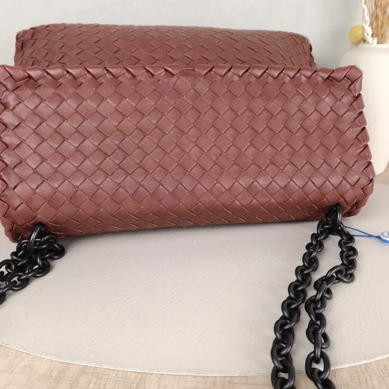 Bottega Veneta Shoulder Bag Olimpia Brown Lambskin One Size29 × 10.5 × 20 cm — detail view 2 of 11