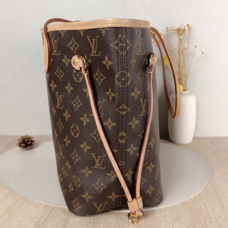 Louis Vuitton Shoulder Bag Neverfull Monogram PVC Medium 31 × 14 × 28 cm — detail view 9 of 11