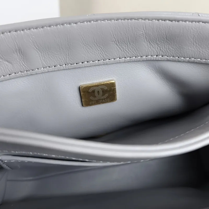 Chanel Crossbody Bag Grey Lambskin One Size 20 × 9 × 13.5 cm — detail view 8 of 10