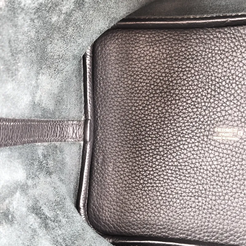 Hermès Top Handle Bag Picotin Lock 22 22Black TC Calfskin Medium22 × 17 × 21 cm — detail view 5 of 11