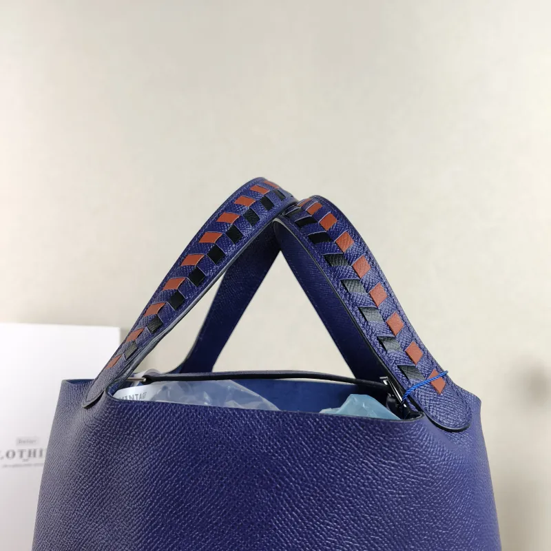 Hermès Top Handle Bag Picotin Lock 22 Woven 22M3 Epsom Calfskin Medium22 × 17 × 21 cm — detail view 1 of 10