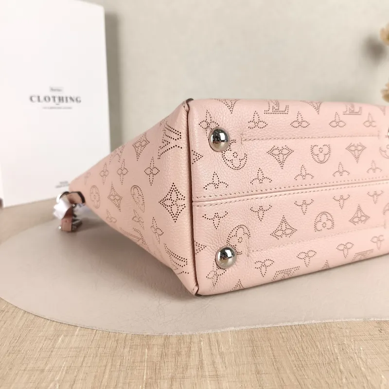 Louis Vuitton Shoulder Bag Hina Pink Calfskin Small 23 × 13 × 21 cm — detail view 9 of 10