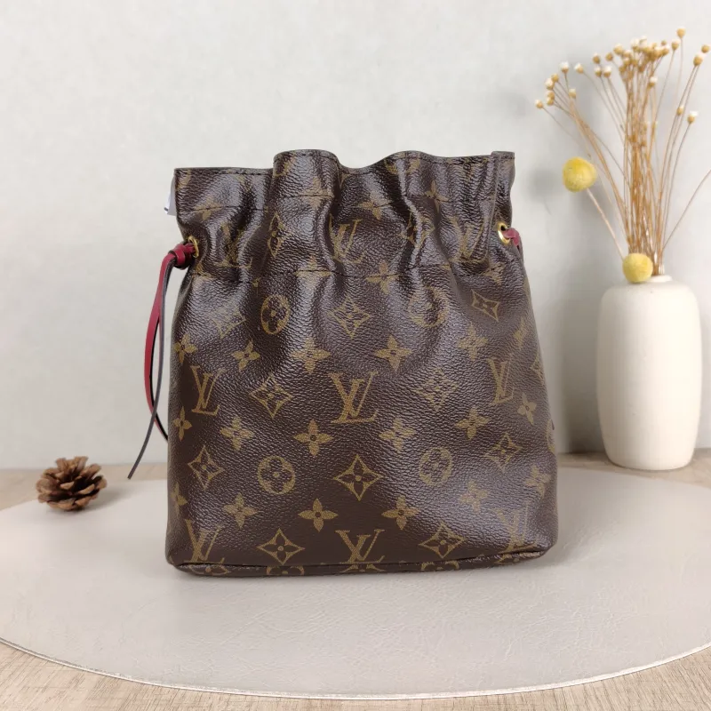 Louis Vuitton Clutch NOÉ Bucket Bag Monogram PVC 22 × 9 × 24 cm — cover view 2 of 5