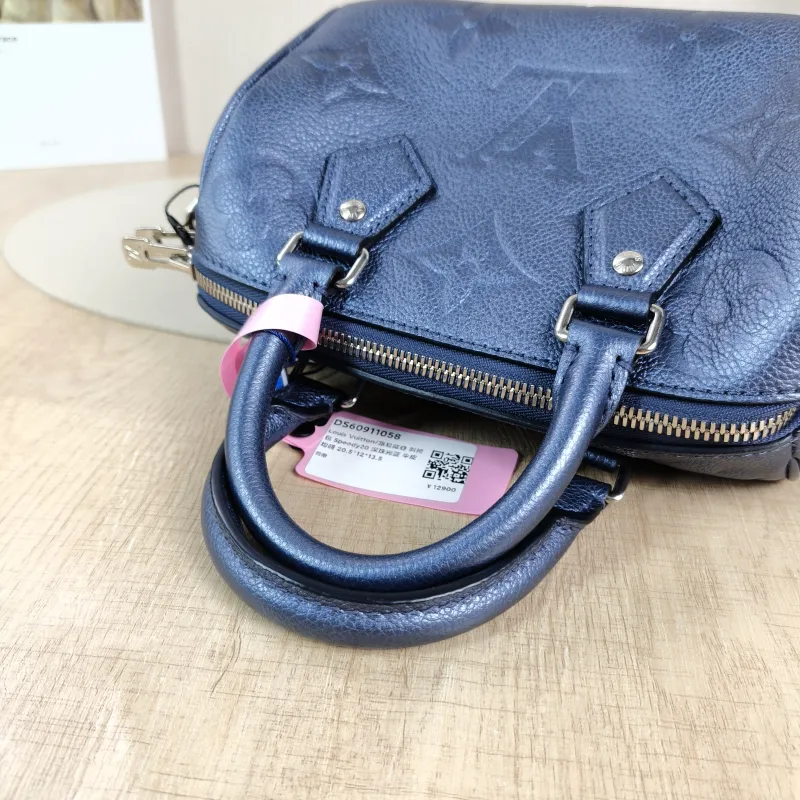 Louis Vuitton Crossbody Bag Speedy20 Calfskin One Size 20.5 × 12 × 13.5 cm — detail view 3 of 12