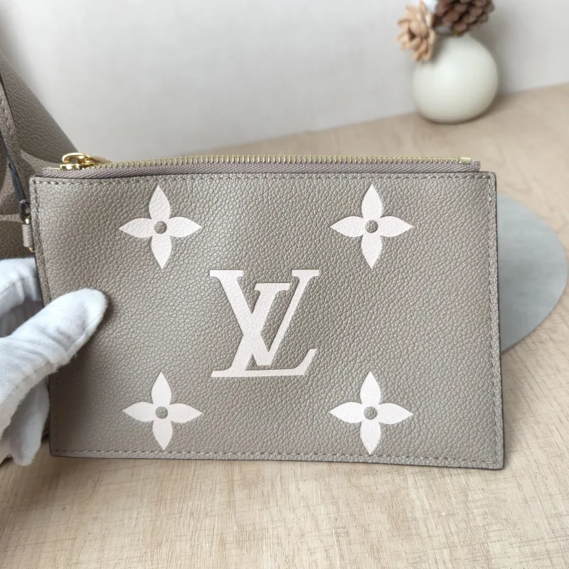 Louis Vuitton Shoulder Bag NÉONOÉ Bucket Bag · White Empreinte Embossed Calfskin Medium 26 × 17.5 × 26 cm — detail view 11 of 13