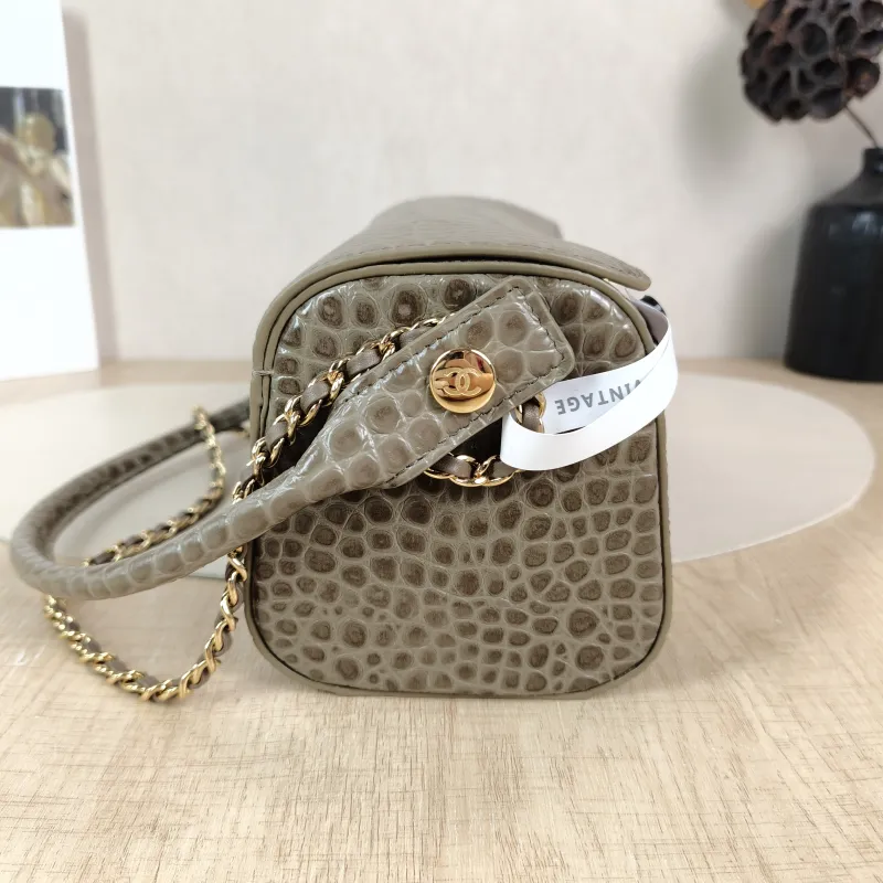 Chanel Shoulder Bag 26a Collection Crossbody Bag Grey Calfskin One Size 23 × 11 × 12.5 cm — detail view 3 of 13