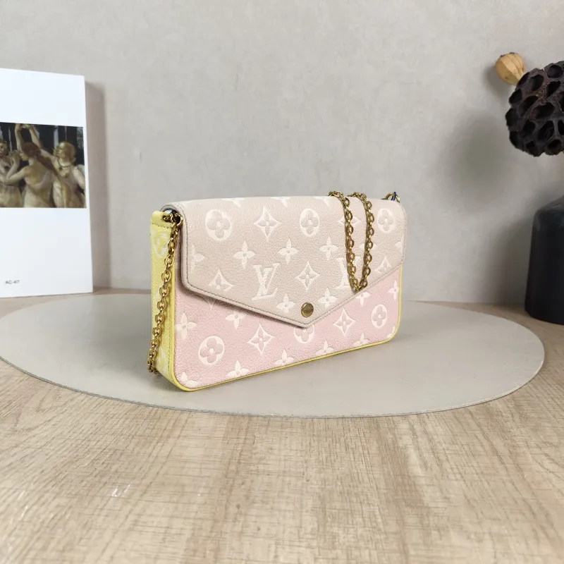 Louis Vuitton Crossbody Bag Pochette Félicie Colorblock Calfskin Small21 × 3 × 12 cm — cover view 2 of 5