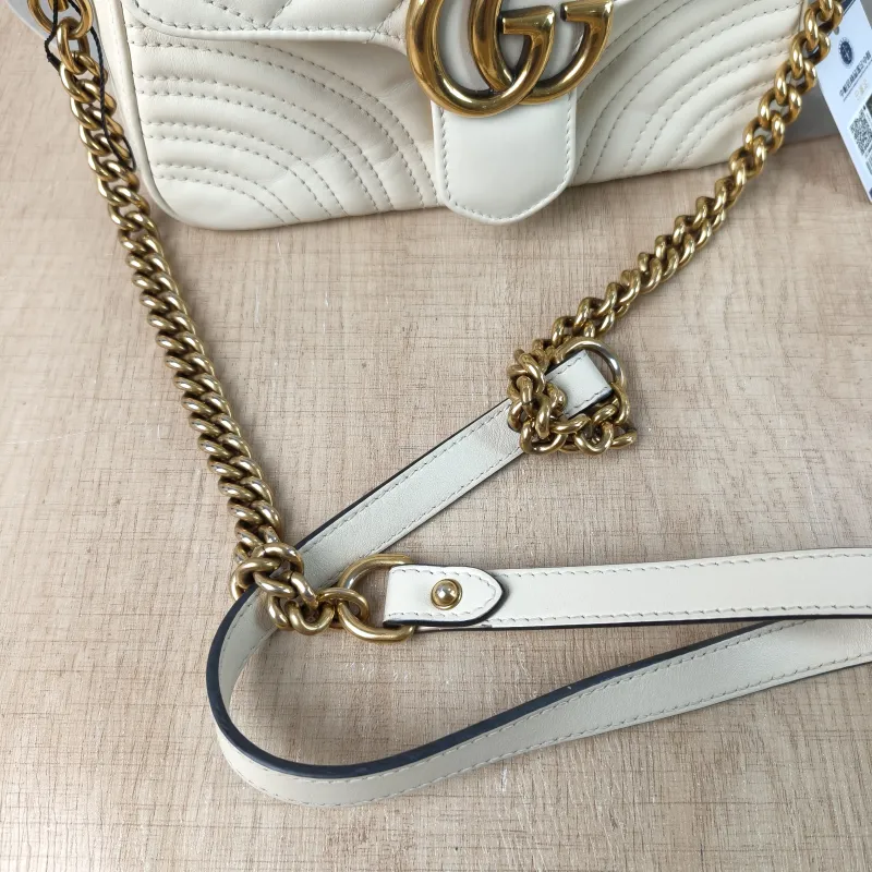 GUCCI Crossbody Bag GG Marmont Marmont White Calfskinmini21 × 8 × 15.5 cm — detail view 1 of 15