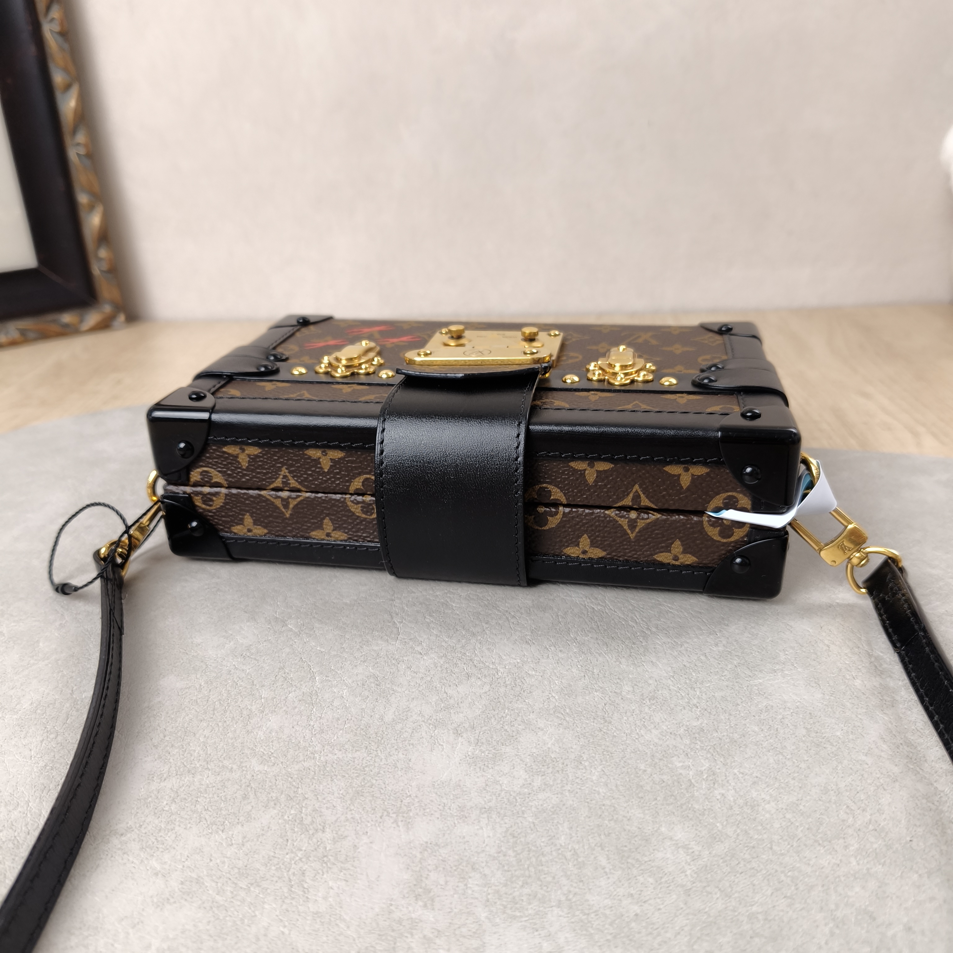 Louis Vuitton Crossbody Bag PETITE MALLE Box Edition Monogram PV Cmini18.5 × 4.5 × 12 cm — cover view 2 of 8