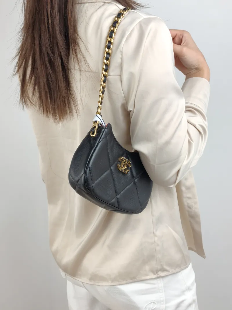 Chanel Shoulder Bag 19bag hobo Black Lambskin One Size 20 × 4.5 × 13 cm — on-model view 2 of 2