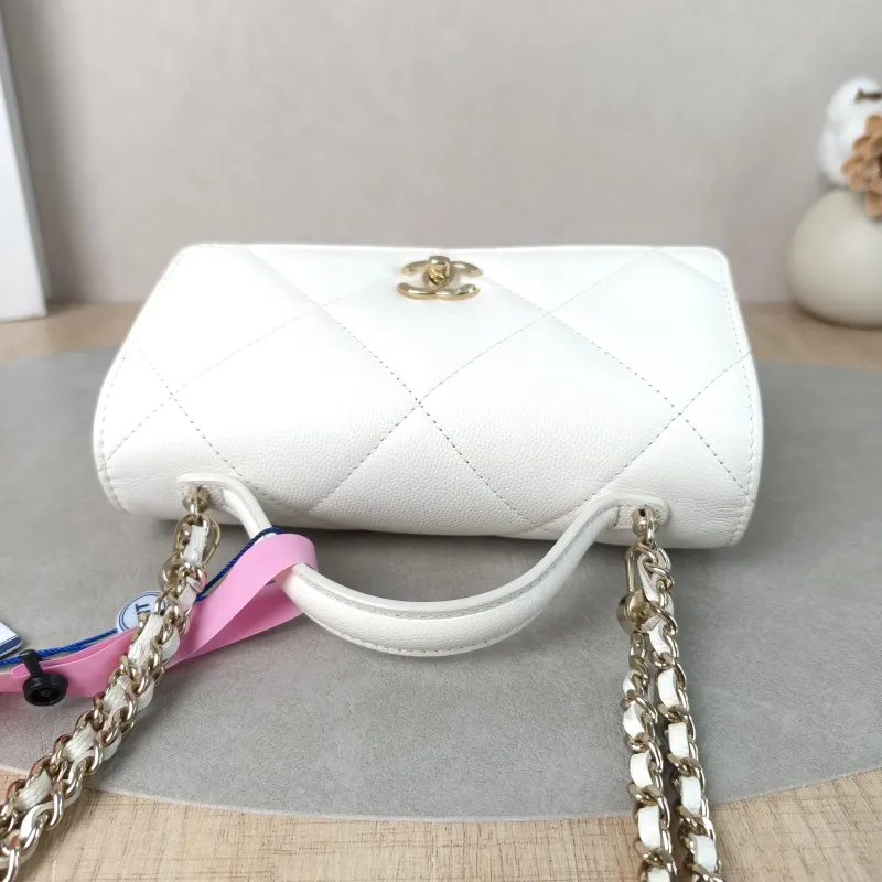 Chanel Backpack Backpack White Calfskin One Size18.2 × 5 × 14 cm — detail view 7 of 15