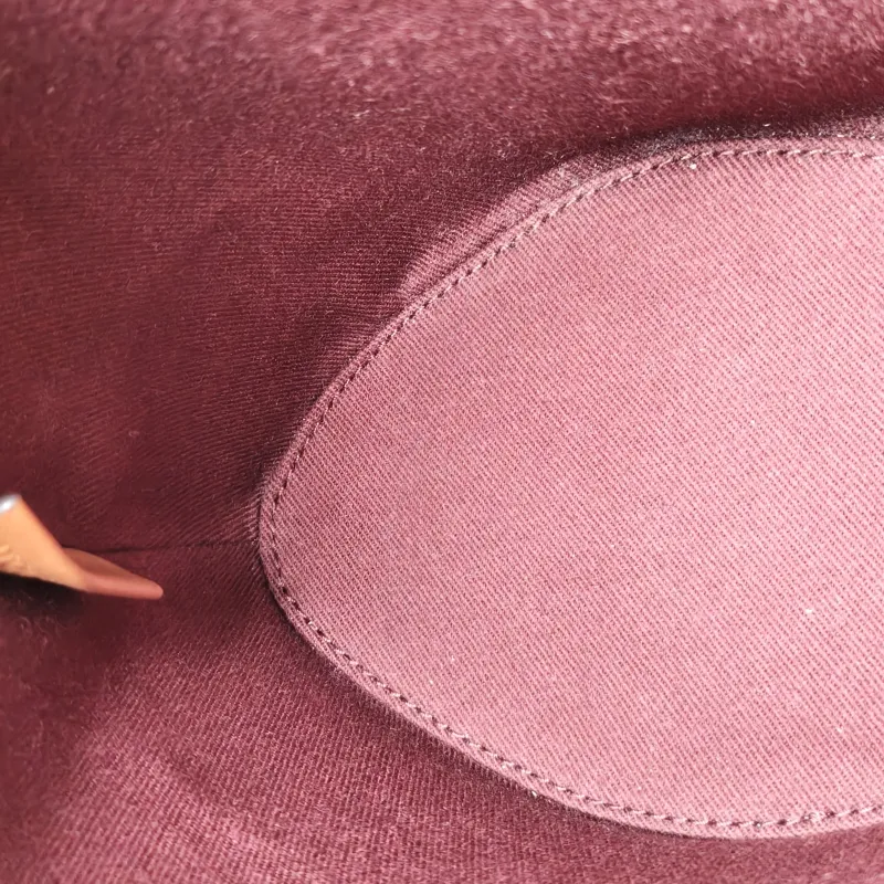 BURBERRY Crossbody Bag Bucket Bag 16.5 × 11 × 18 cm — detail view 6 of 10