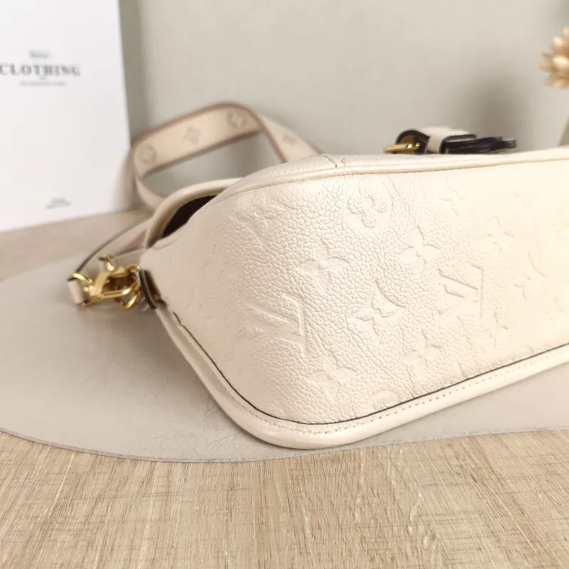Louis Vuitton Crossbody Bag Diane Baguette Bag White Empreinte Embossed Calfskin Small 24 × 9 × 15 cm — detail view 6 of 11