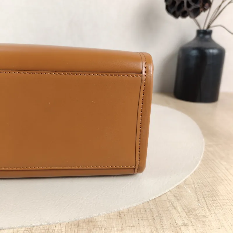 FENDI Crossbody Bag Sunshine Shopping Tote Caramel Calfskin Small 25.5 × 12 × 22.5 cm — detail view 4 of 12