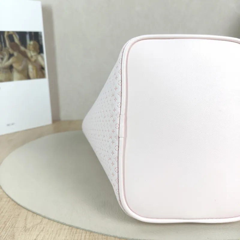 Louis Vuitton Top Handle Bag ALL IN BB Pink Calfskin BB 16 × 12 × 18 cm — detail view 1 of 12