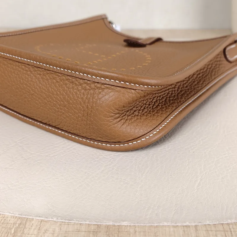 Hermès Crossbody Bag Evelyne Mini 16 Mini 16 Taurillon Clemence TC Calfskin Mini 17 × 5.5 × 18 cm G — detail view 3 of 8