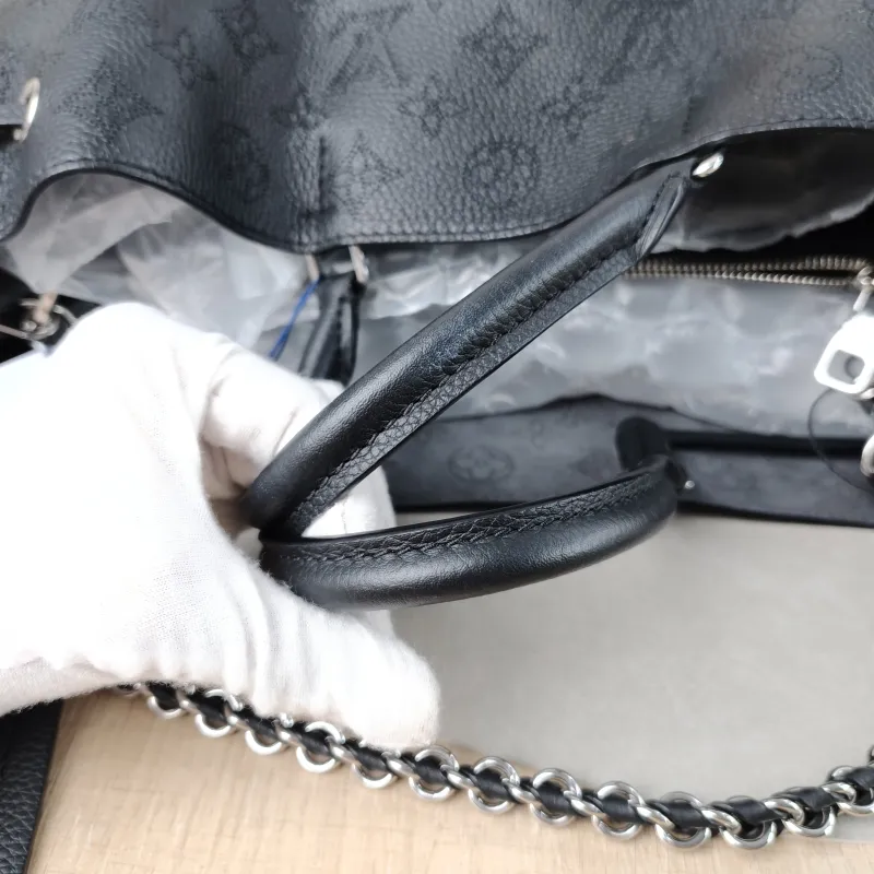 Louis Vuitton Crossbody Bag BELLA TOTE Black Calfskin One Size 32 × 13 × 23 cm — detail view 5 of 14