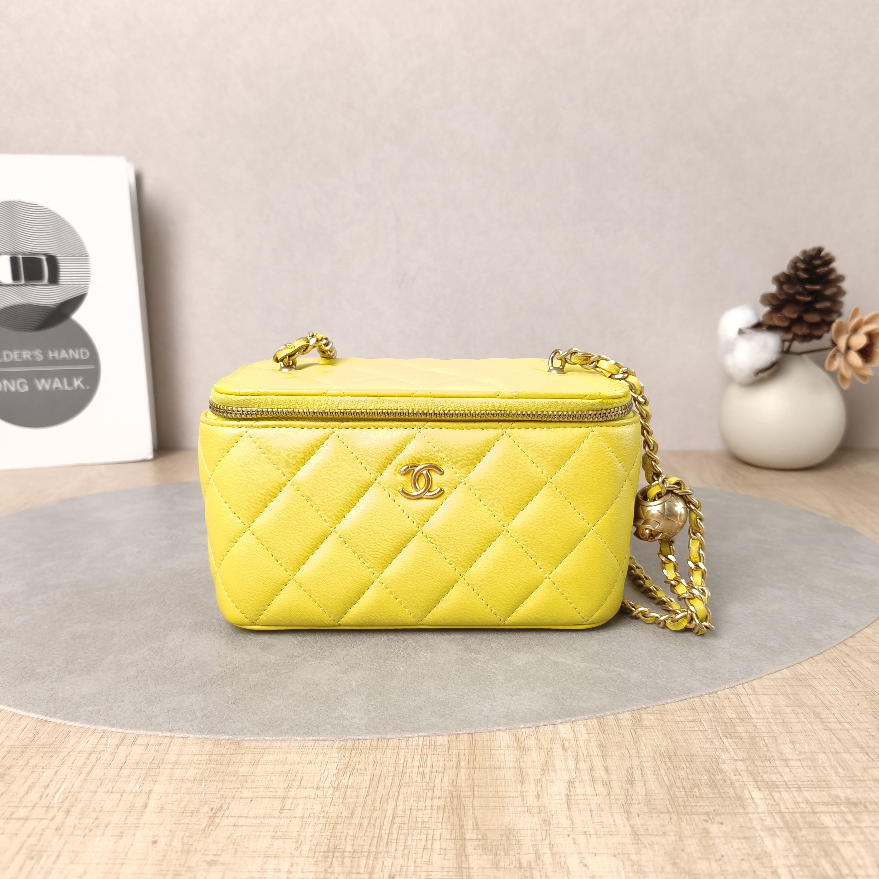 Chanel Crossbody Bag Edition Yellow Lambskin One Size16 × 8 × 9.5 cm