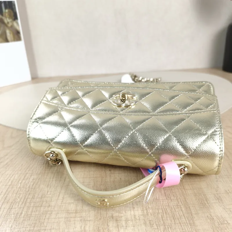 Chanel Crossbody Bag26c Gold Grained Calfskin One Size18.5 × 6 × 11 cm — detail view 12 of 13